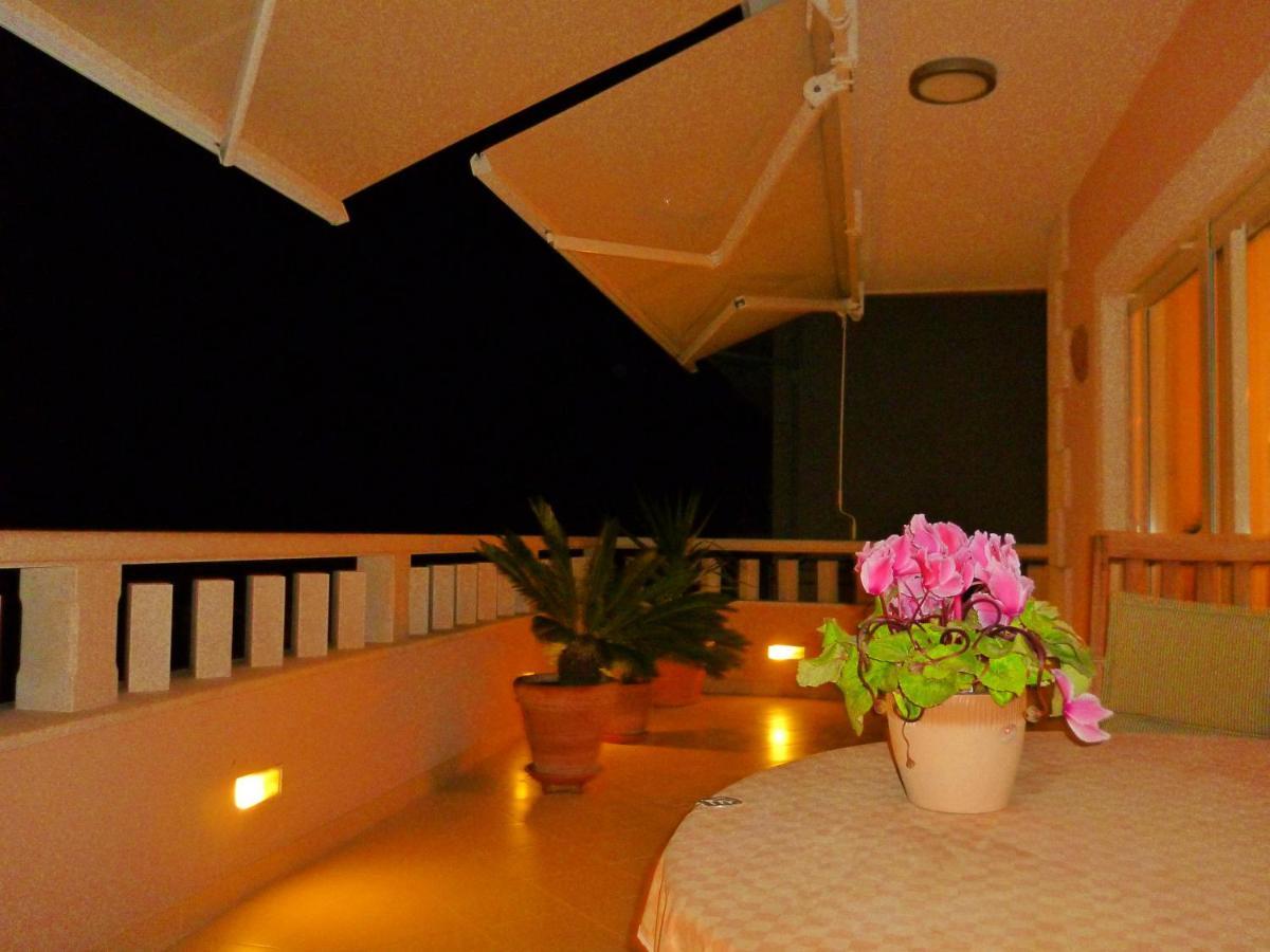 Apartments Jani Хвар Экстерьер фото